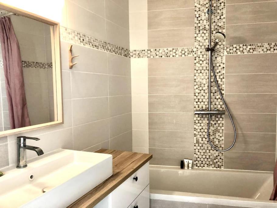 Le Canut De St Just Лион Экстерьер фото